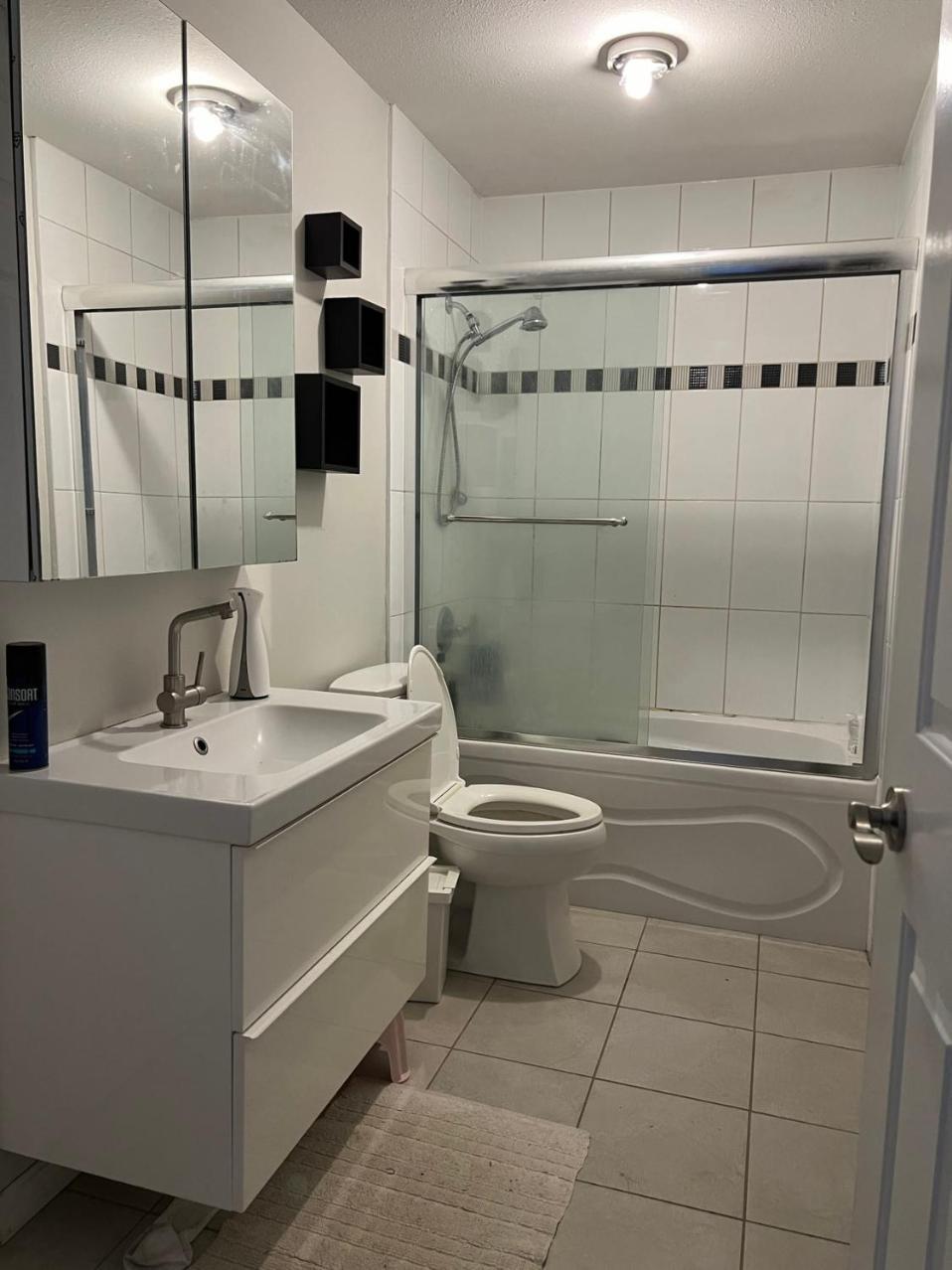 Airport Cozy 舒适小屋 Vancouver, Richmond,near Yvr Homestay *